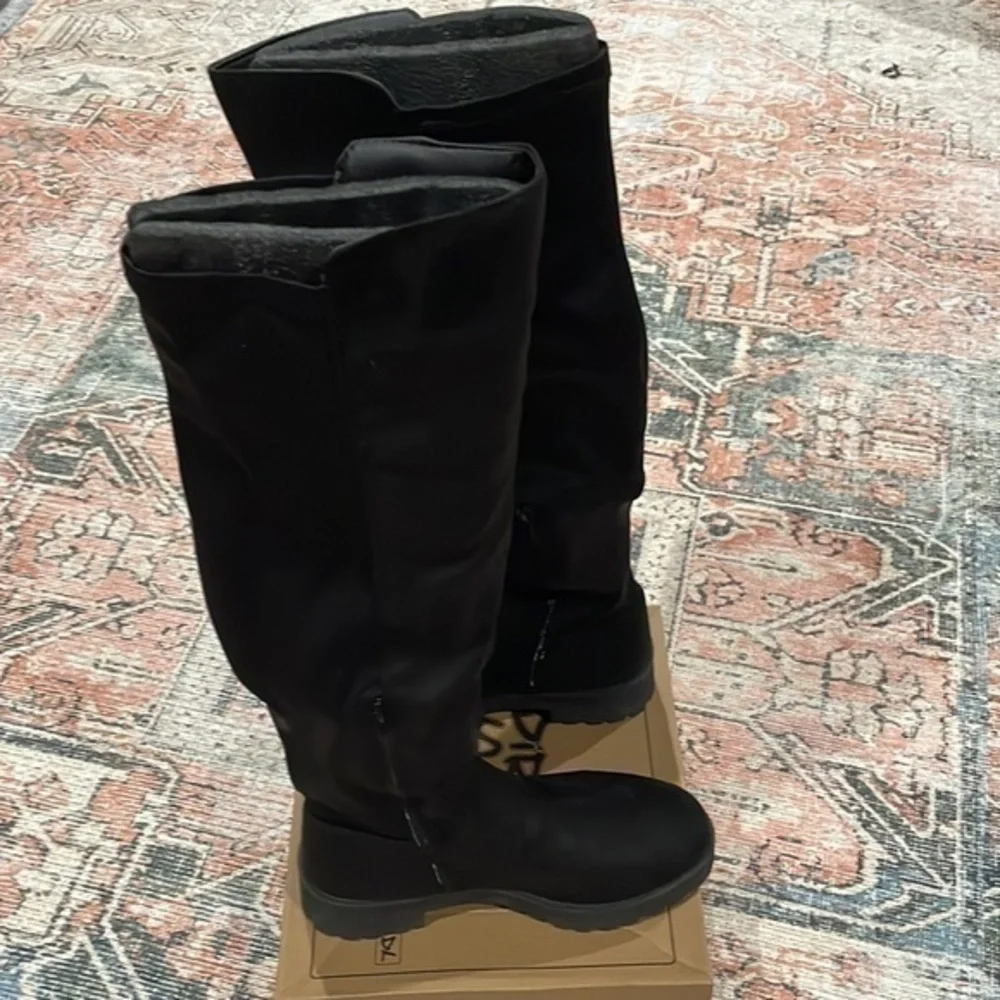 DIRTY LAUNDRY Black Mabelline Lug Sole Boots